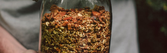 Gesunder, veganer Snack für's Spiel: Würziges Sommergranola