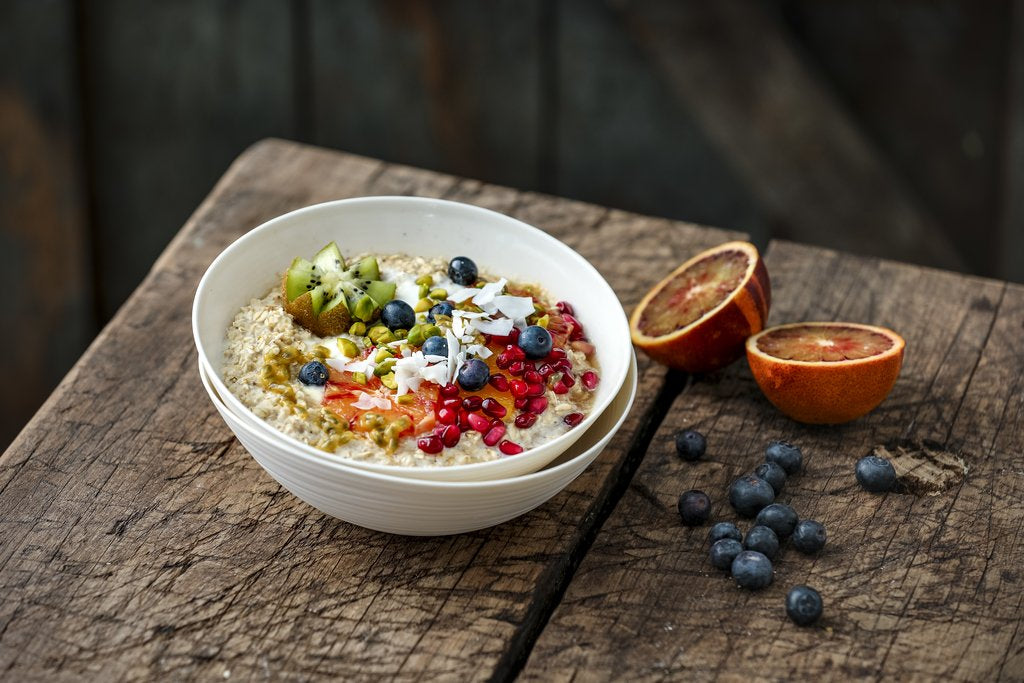 Sommer-Vitamin-Porridge mit frischen Früchten