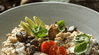 Pikantes Avocado-Porridge mit Waldpilzen