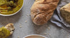 Haferflocken-Baguette mit Oliven-Hummus